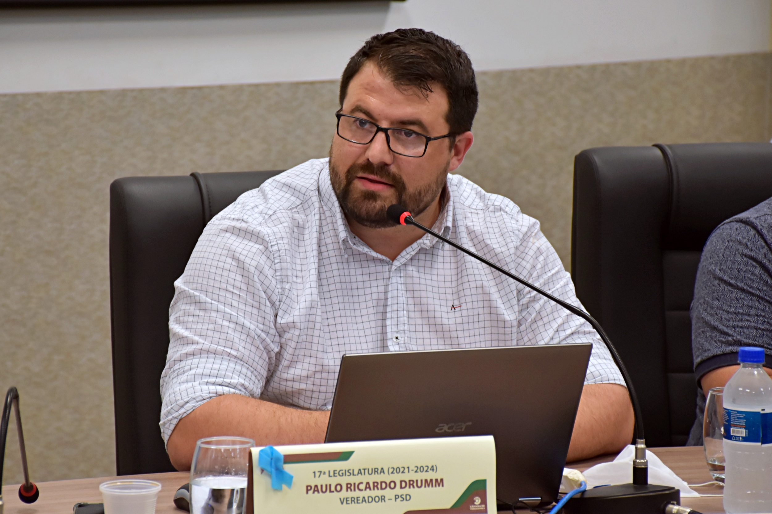 Paulo Drumm pede asfaltamento de ruas no Loteamento Colina